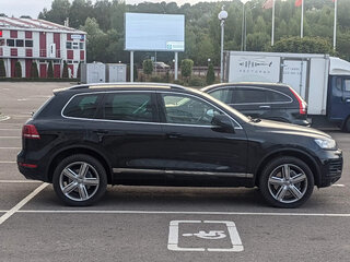 2014 Volkswagen Touareg II, чёрный, 3555555 рублей, вид 3