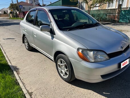 2000 Toyota Platz, серебристый, 300000 рублей, вид 2