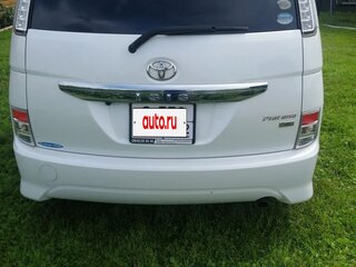 2011 Toyota ISis I Рестайлинг, белый, 1050000 рублей, вид 2