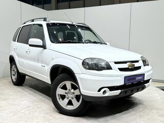 2018 Chevrolet Niva I Рестайлинг, белый, 740000 рублей, вид 3