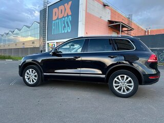 2010 Volkswagen Touareg II, чёрный, 2400000 рублей, вид 4