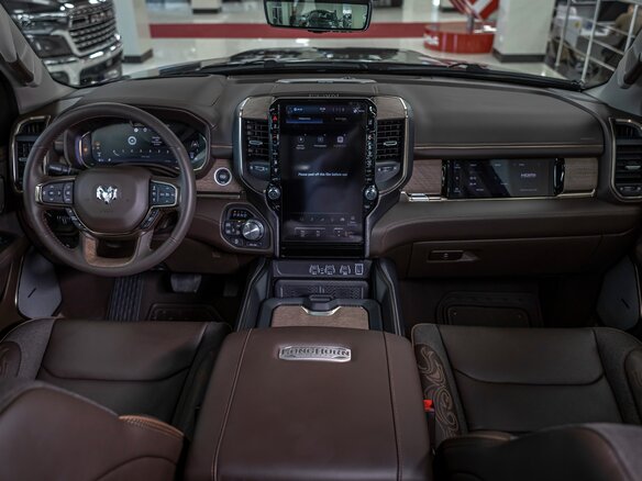 2026 Ram 1500 Crew Cab V Рестайлинг, чёрный - вид 28