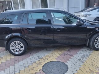2010 Opel Astra H Рестайлинг, чёрный, 550000 рублей, вид 2