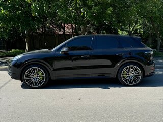 2023 Porsche Cayenne E-Hybrid III, чёрный, 13000000 рублей, вид 2