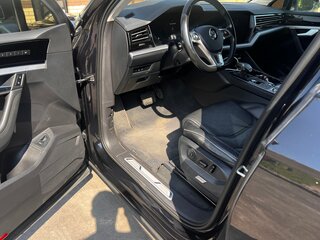 2020 Volkswagen Touareg III, чёрный, 4400000 рублей, вид 5