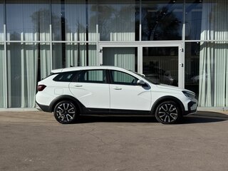 2024 Lada (ВАЗ) Vesta SW Cross I Рестайлинг (NG), белый, 1549000 рублей, вид 4