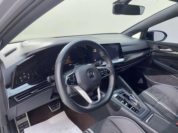 2023 Volkswagen Golf VIII, голубой, 1670000 рублей - вид 6