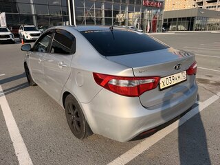 2014 Kia Rio 6-speed III, серый, 890000 рублей, вид 4