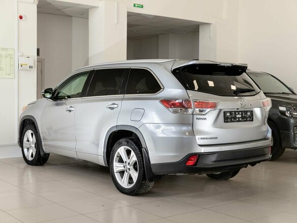 2015 Toyota Highlander III (XU50), серебристый, 2300000 рублей - вид 3