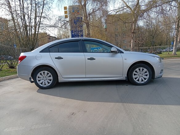 2012 Chevrolet Cruze I, серебристый, 568000 рублей - вид 2