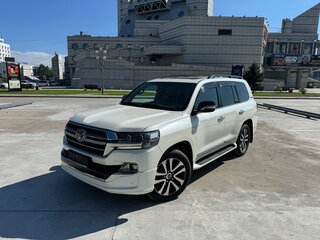 2019 Toyota Land Cruiser 200 Series Рестайлинг 2, белый, 8990000 рублей, вид 1