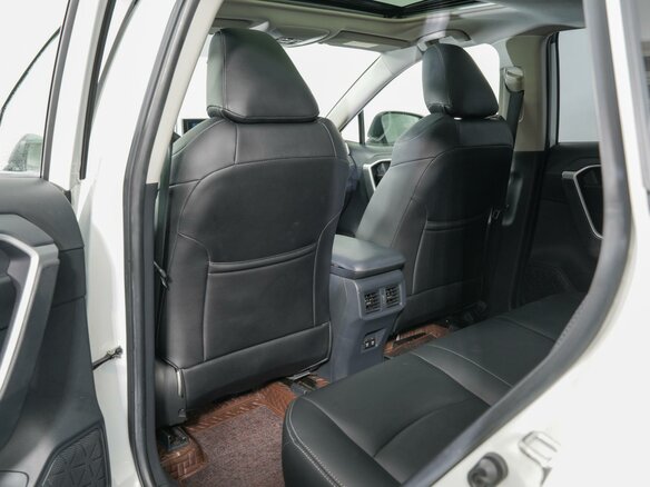 2021 Toyota RAV4 V (XA50), белый, 3240000 рублей - вид 10