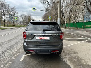 2018 Ford Explorer V Рестайлинг 2, серый, 4100000 рублей, вид 3