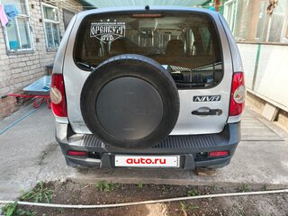 2012 Chevrolet Niva I Рестайлинг, серебристый, 375000 рублей, вид 3