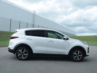2020 Kia Sportage IV Рестайлинг, белый, 2000000 рублей, вид 3