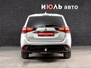 2020 Mitsubishi Outlander III Рестайлинг 3, белый, 2250000 рублей, вид 5