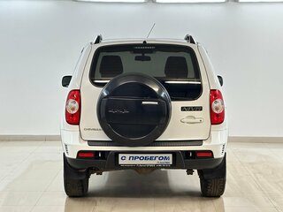 2016 Chevrolet Niva I Рестайлинг, белый, 680000 рублей, вид 3
