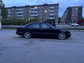 2001 Mercedes-Benz E-Класс 240 II (W210, S210) Рестайлинг, фиолетовый, 850000 рублей, вид 2