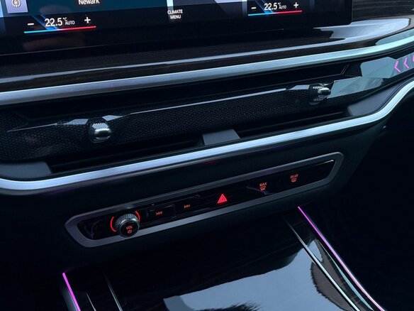 2022 BMW X7 40i I (G07) Рестайлинг, серый - вид 17