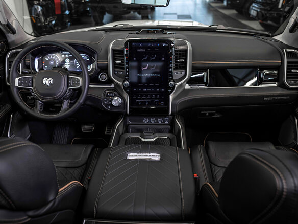 2026 Ram 1500 Crew Cab V Рестайлинг, белый - вид 27