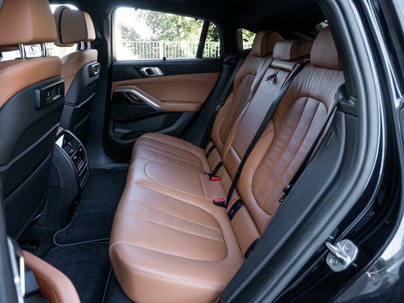2021 BMW X6 40i III (G06), чёрный, 8380000 рублей - вид 8