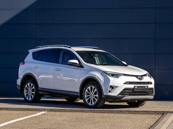 2017 Toyota RAV4 IV (XA40) Рестайлинг, белый, 1995000 рублей - вид 6
