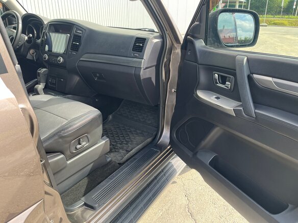 2011 Mitsubishi Pajero IV Рестайлинг 1, коричневый, 2000000 рублей - вид 16