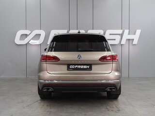2018 Volkswagen Touareg III, бежевый, 5249000 рублей, вид 4