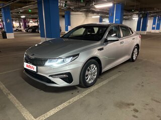 2018 Kia Optima IV Рестайлинг, серебристый, 1950000 рублей, вид 1