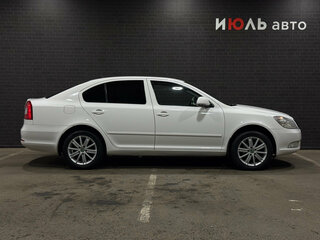 2012 Skoda Octavia II (A5) Рестайлинг, белый, 900000 рублей, вид 4