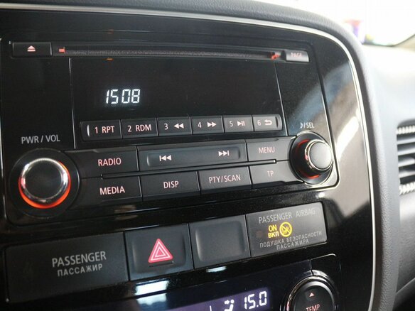 2014 Mitsubishi Outlander III Рестайлинг, серебристый - вид 9