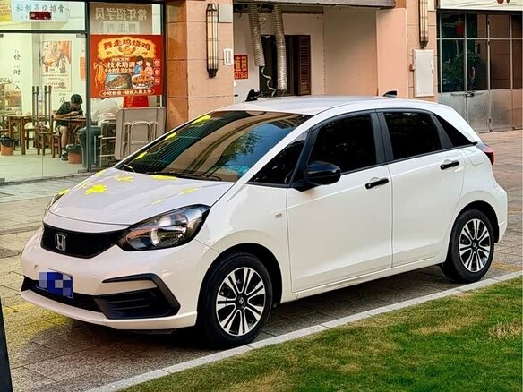 2023 Honda Fit Crosstar IV Рестайлинг, белый, 1050000 рублей