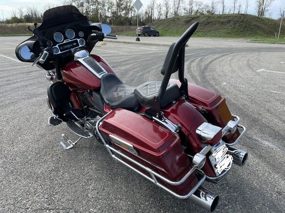 2009 Harley-Davidson Electra Glide, красный, 850000 рублей - вид 5