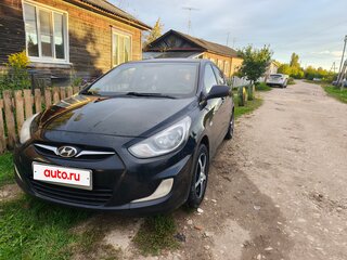 2013 Hyundai Solaris I, чёрный, 700000 рублей, вид 4
