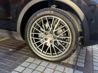 2021 Porsche Cayenne III, чёрный, 7490000 рублей, вид 4