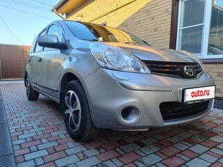 2011 Nissan Note I Рестайлинг, серебристый, 660000 рублей, вид 3