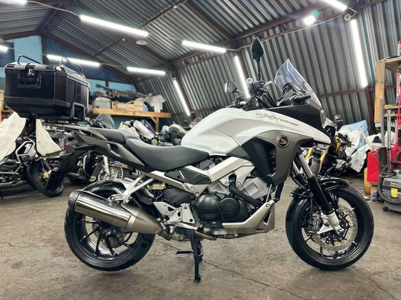 2015 Honda VFR 800X (Crossrunner), белый, 890000 рублей - вид 2