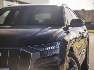 2019 Audi Q8 55 TFSI I (4M), коричневый, 5499000 рублей, вид 2