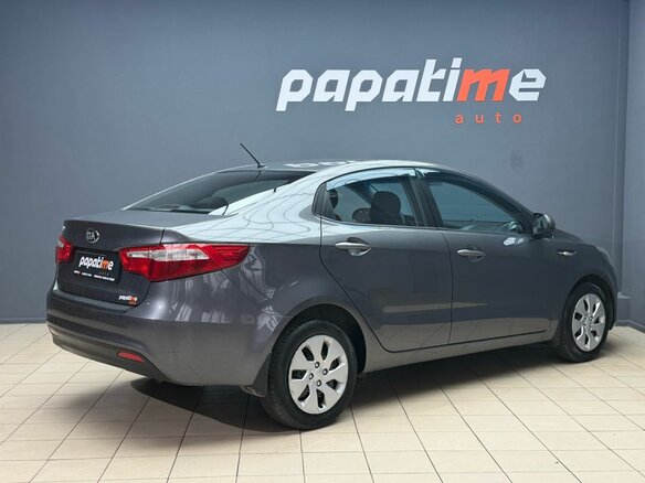 2013 Kia Rio 4-speed III, серый, 930000 рублей - вид 2