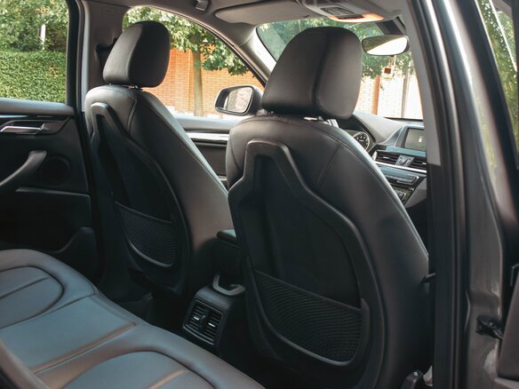 2018 BMW X1 20i xDrive II (F48), серый, 2530000 рублей - вид 24