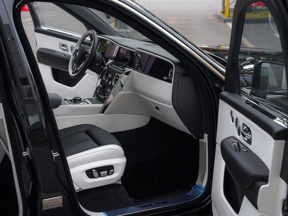 2026 Rolls-Royce Cullinan I Рестайлинг (Series II), чёрный, 63000000 рублей - вид 13
