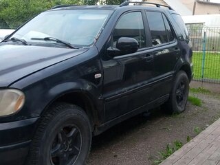 1999 Mercedes-Benz M-Класс 320 I (W163), чёрный, 350000 рублей, вид 1