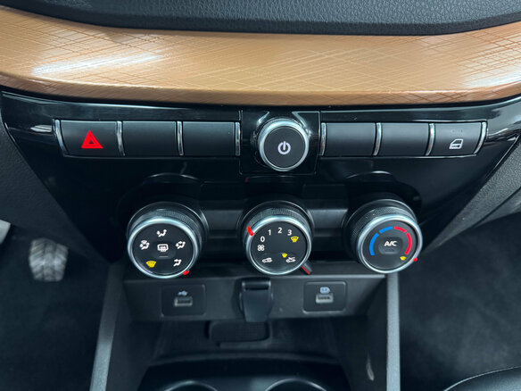 2023 Lada (ВАЗ) Vesta Cross I Рестайлинг (NG), белый, 1165000 рублей - вид 11