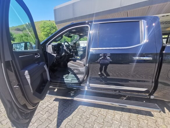 2025 Chevrolet Silverado Double Cab IV (T1XX) Рестайлинг, чёрный, 5900000 рублей - вид 9