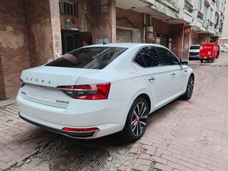 2023 Skoda Superb III Рестайлинг, белый, 2150325 рублей, вид 5