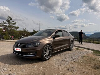2017 Volkswagen Polo V Рестайлинг, коричневый, 1290000 рублей, вид 1