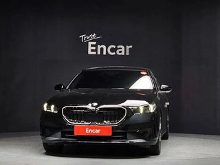 2024 BMW 5 серии 530i xDrive VIII (G60/G61/G68), чёрный, 5880000 рублей, вид 2
