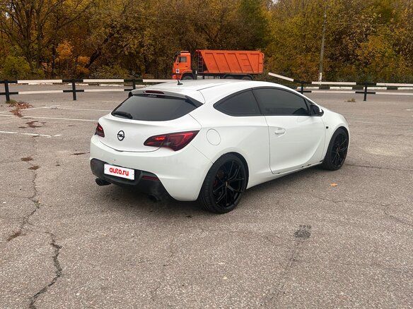 2013 Opel Astra GTC J Рестайлинг, белый - вид 5