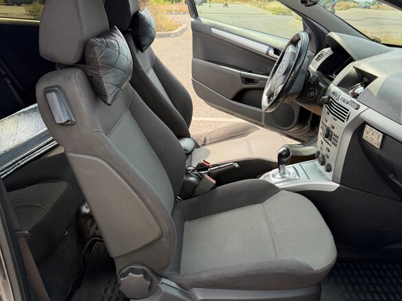 2010 Opel Astra GTC H Рестайлинг, серый, 540000 рублей - вид 9