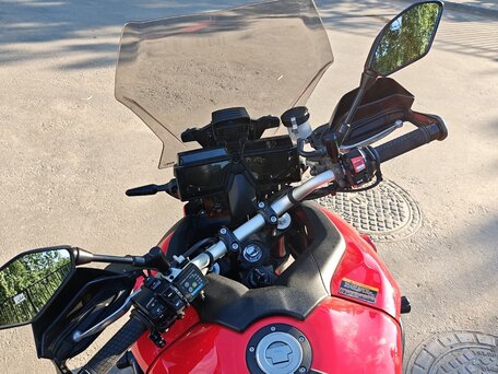 2021 Yamaha MT-09 Tracer (FJ-09), красный, 1000000 рублей, вид 4